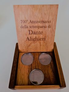 Confezione lusso per il trittico di monete in argento dedicate al “700° Anniversario della Scomparsa di Dante Alighieri” 